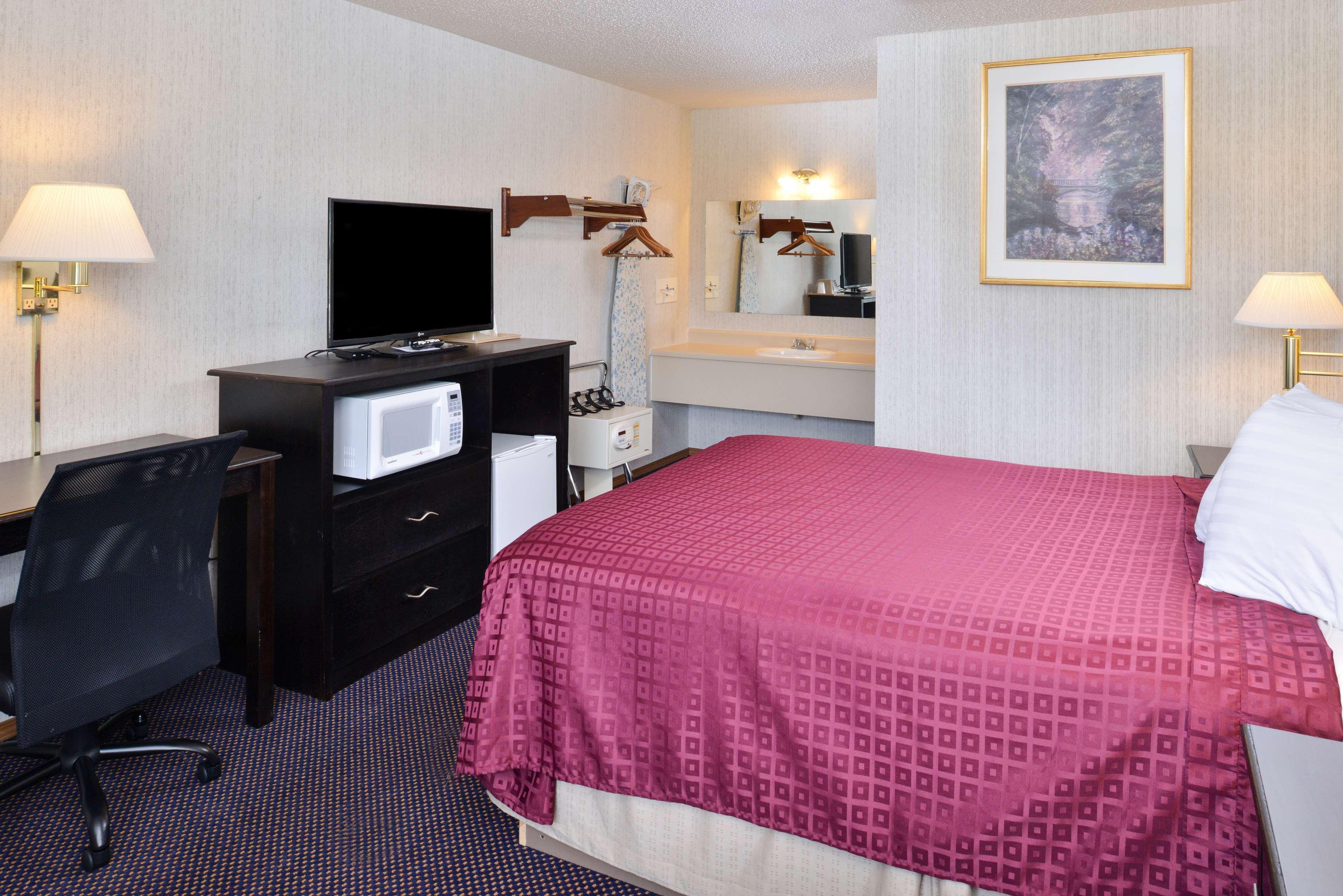 Americas Best Value Inn Knob Noster Buitenkant foto