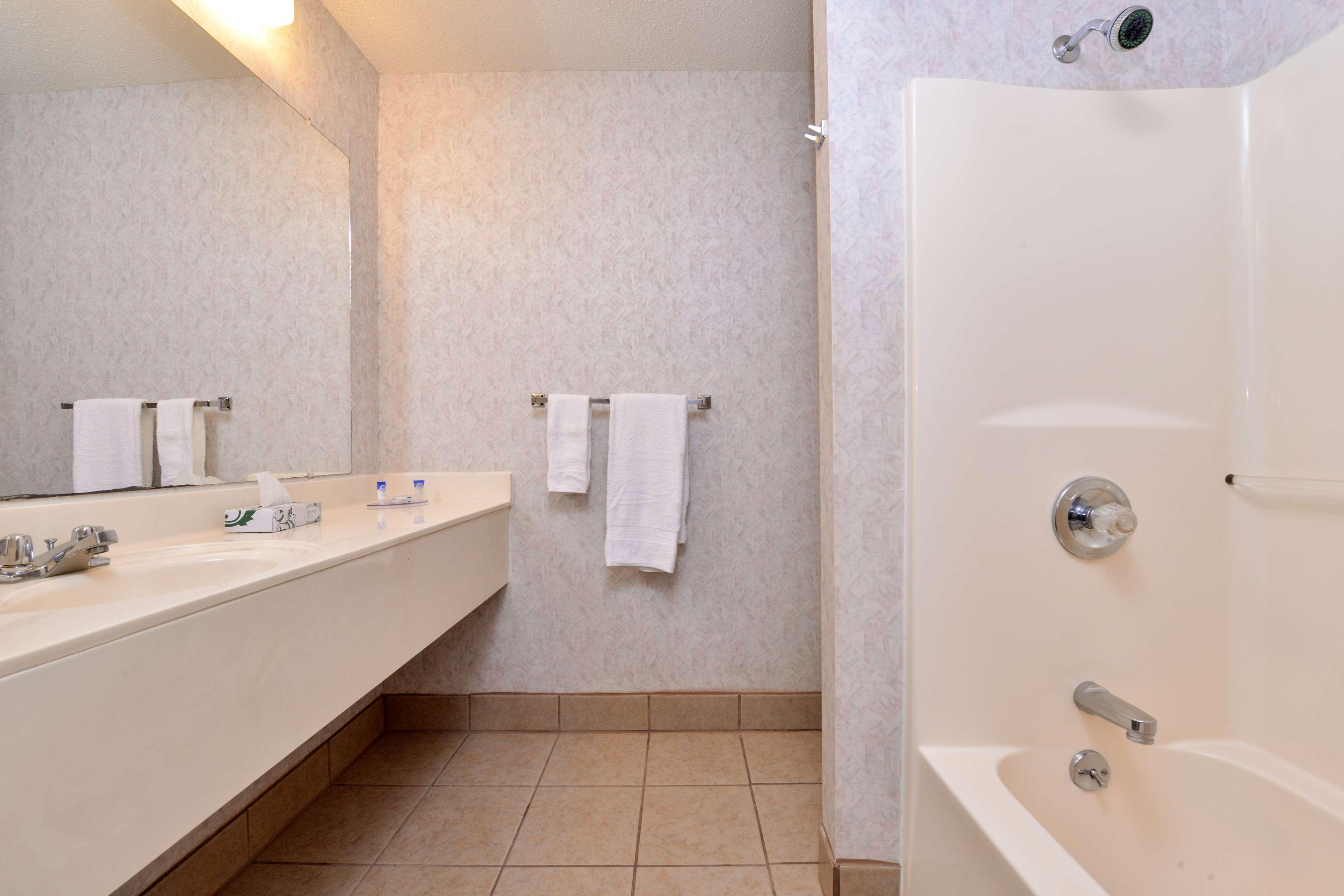 Americas Best Value Inn Knob Noster Buitenkant foto