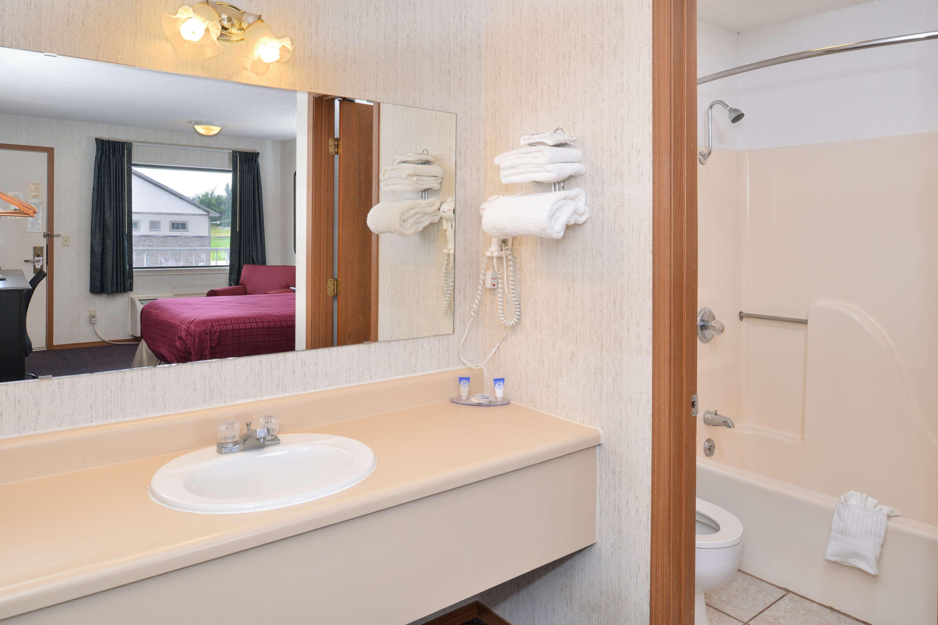 Americas Best Value Inn Knob Noster Buitenkant foto