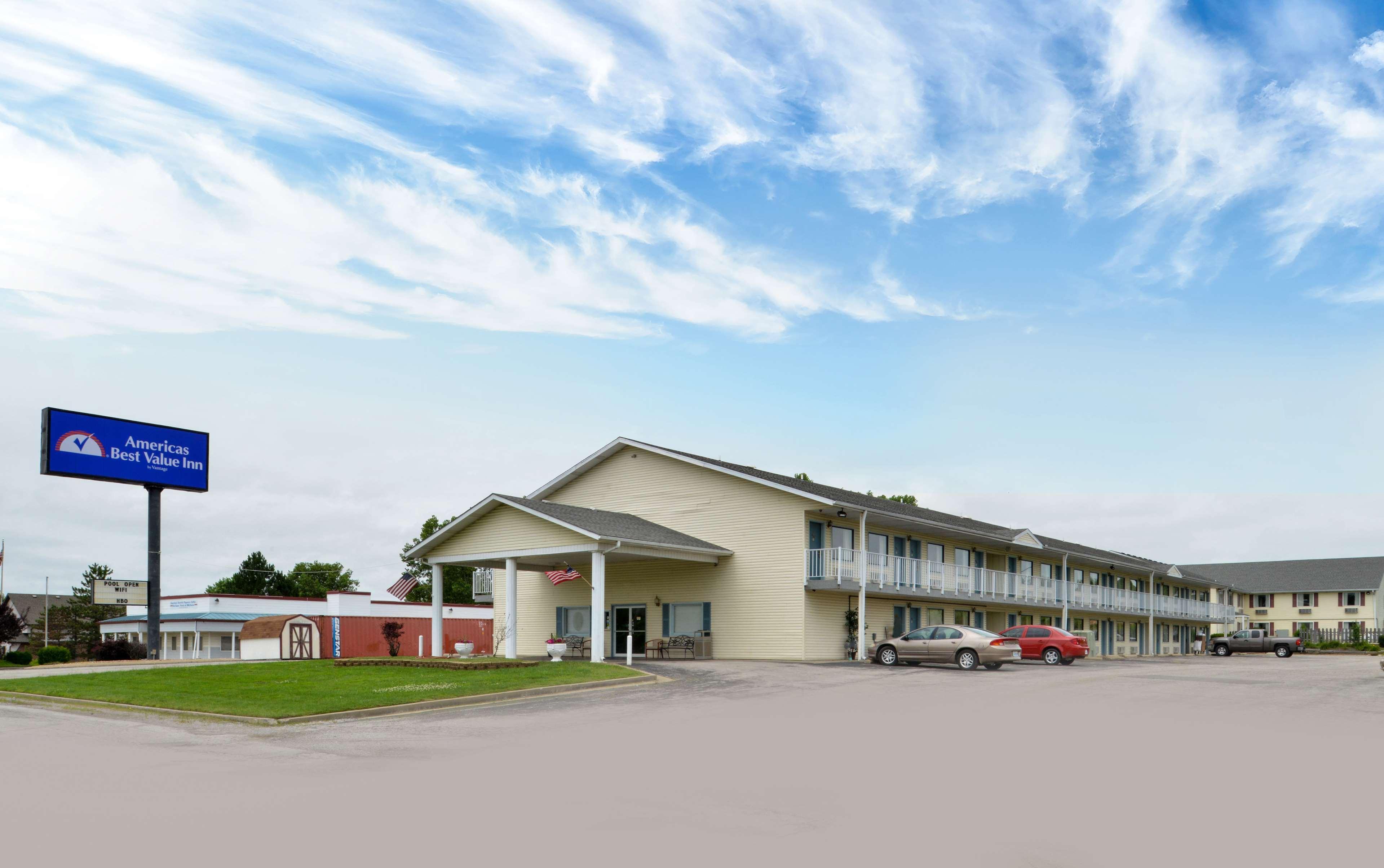 Americas Best Value Inn Knob Noster Buitenkant foto