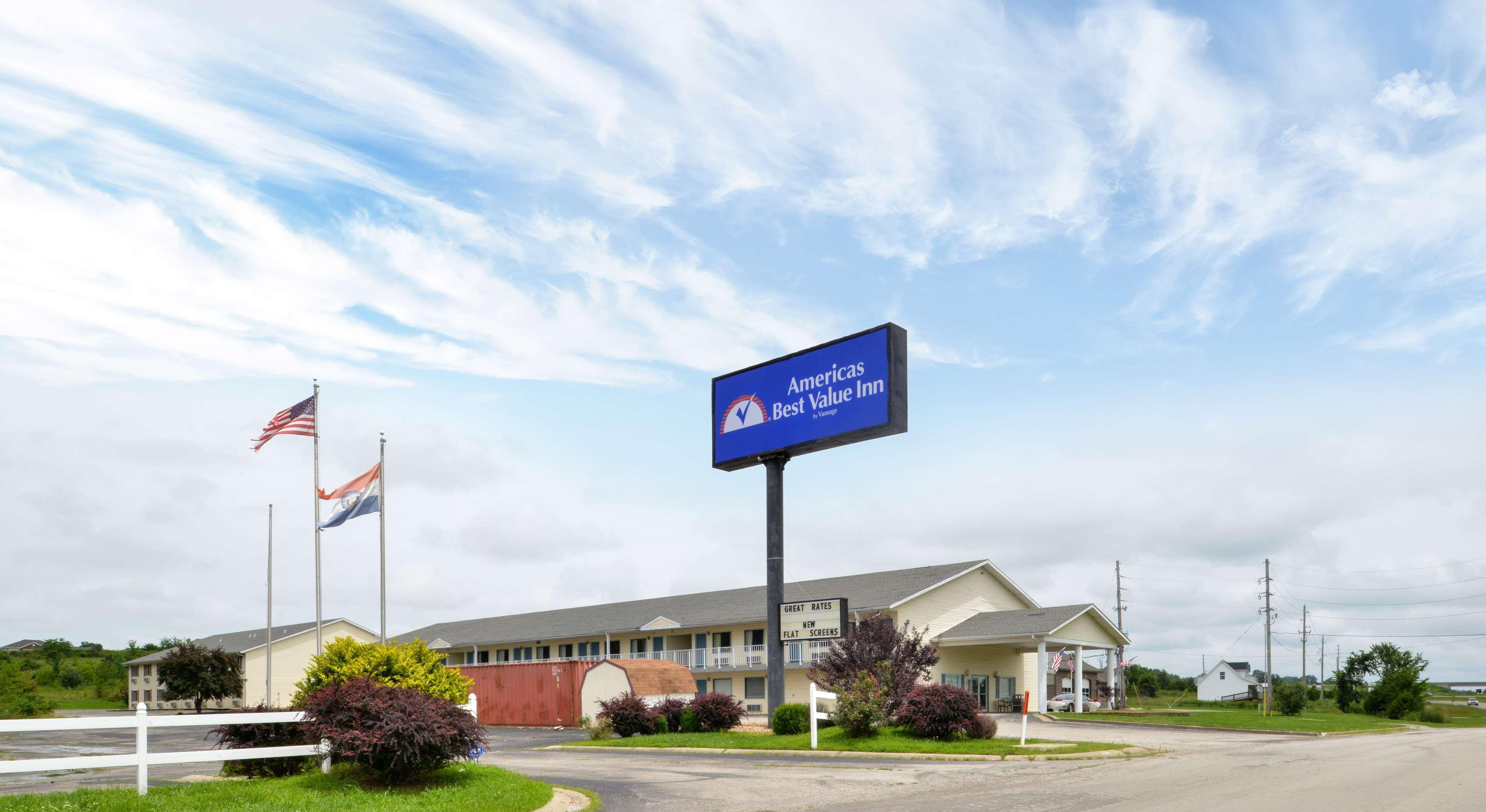 Americas Best Value Inn Knob Noster Buitenkant foto