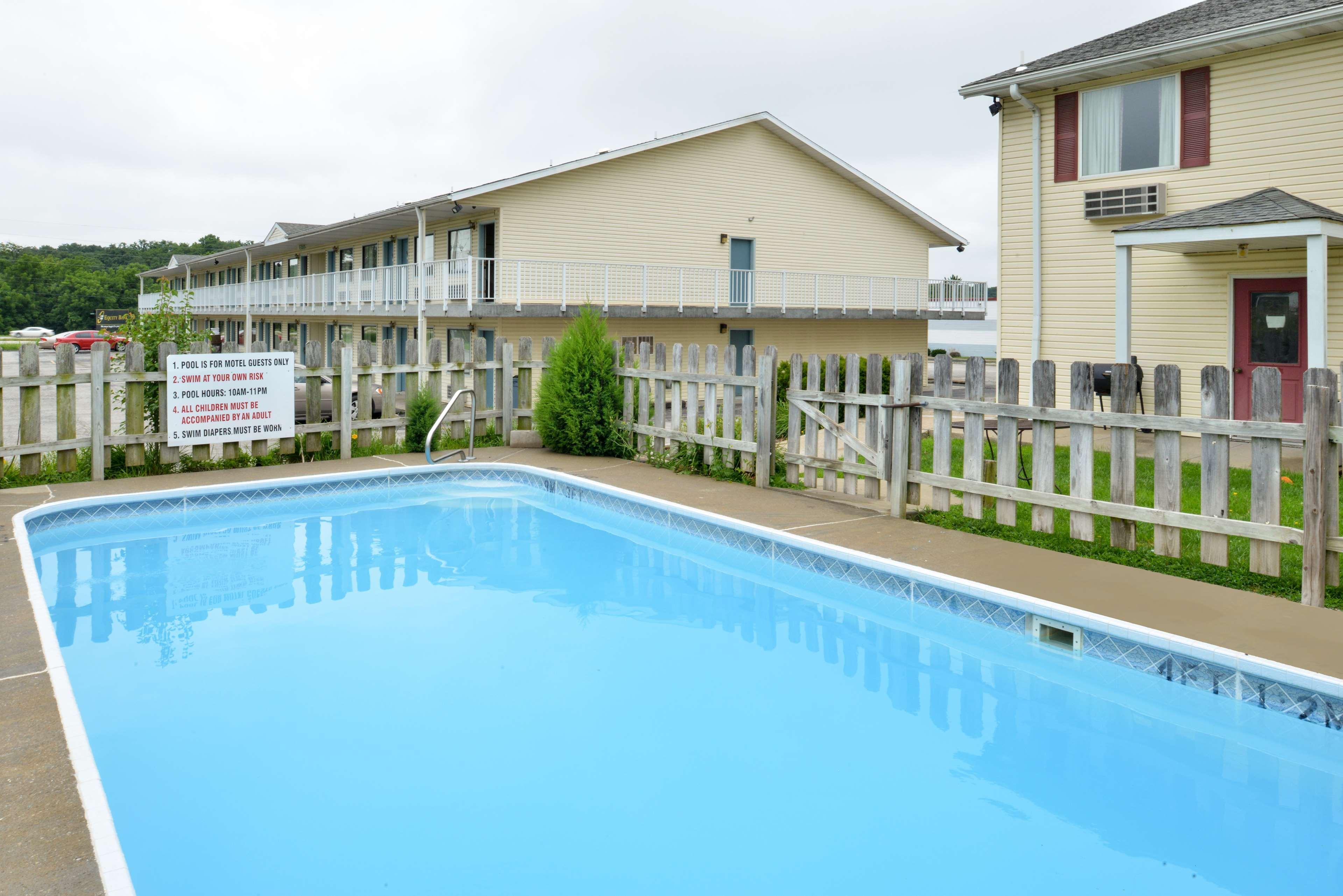 Americas Best Value Inn Knob Noster Buitenkant foto