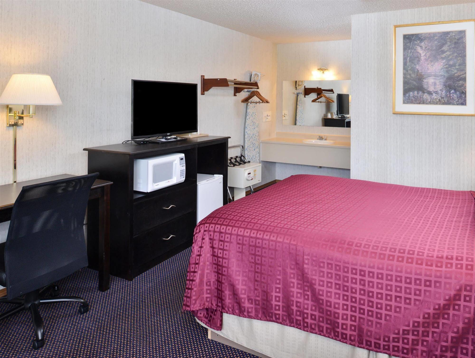 Americas Best Value Inn Knob Noster Buitenkant foto